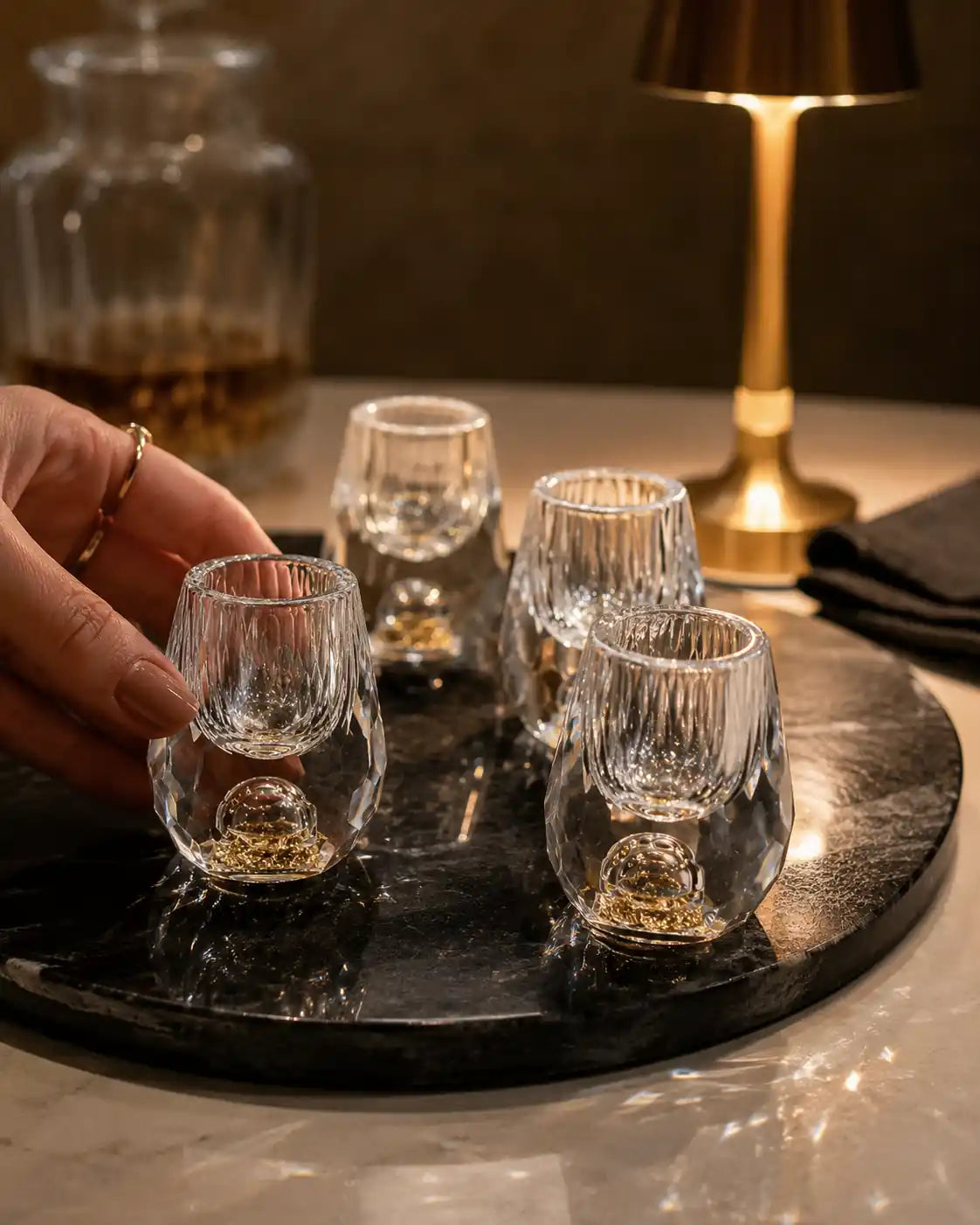 Copo Diamante Luxo com Fundo Duplo e Lascas Douradas para Baijiu, Licor, Cachaça, Tequila e Shots | Haustter
