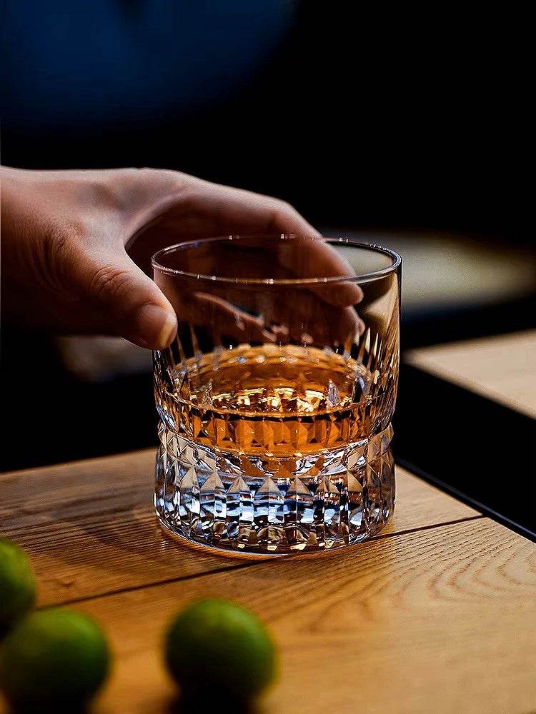 Copo de Whiskey com Entalhe Artesanal de Alto Brilho e Fundo Espesso - Haustter
