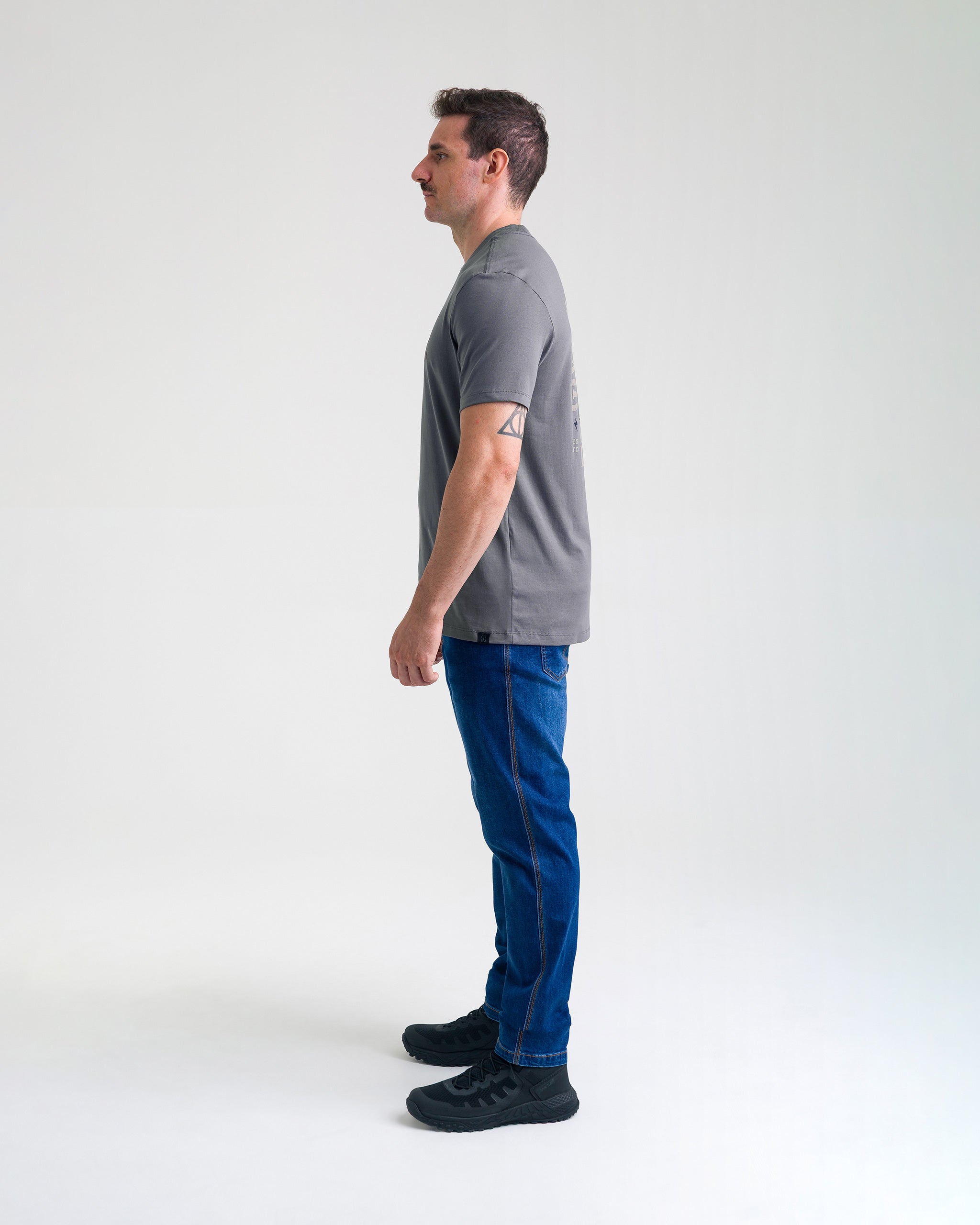 Camiseta Concept Give Me Coffee Masculina - Chumbo