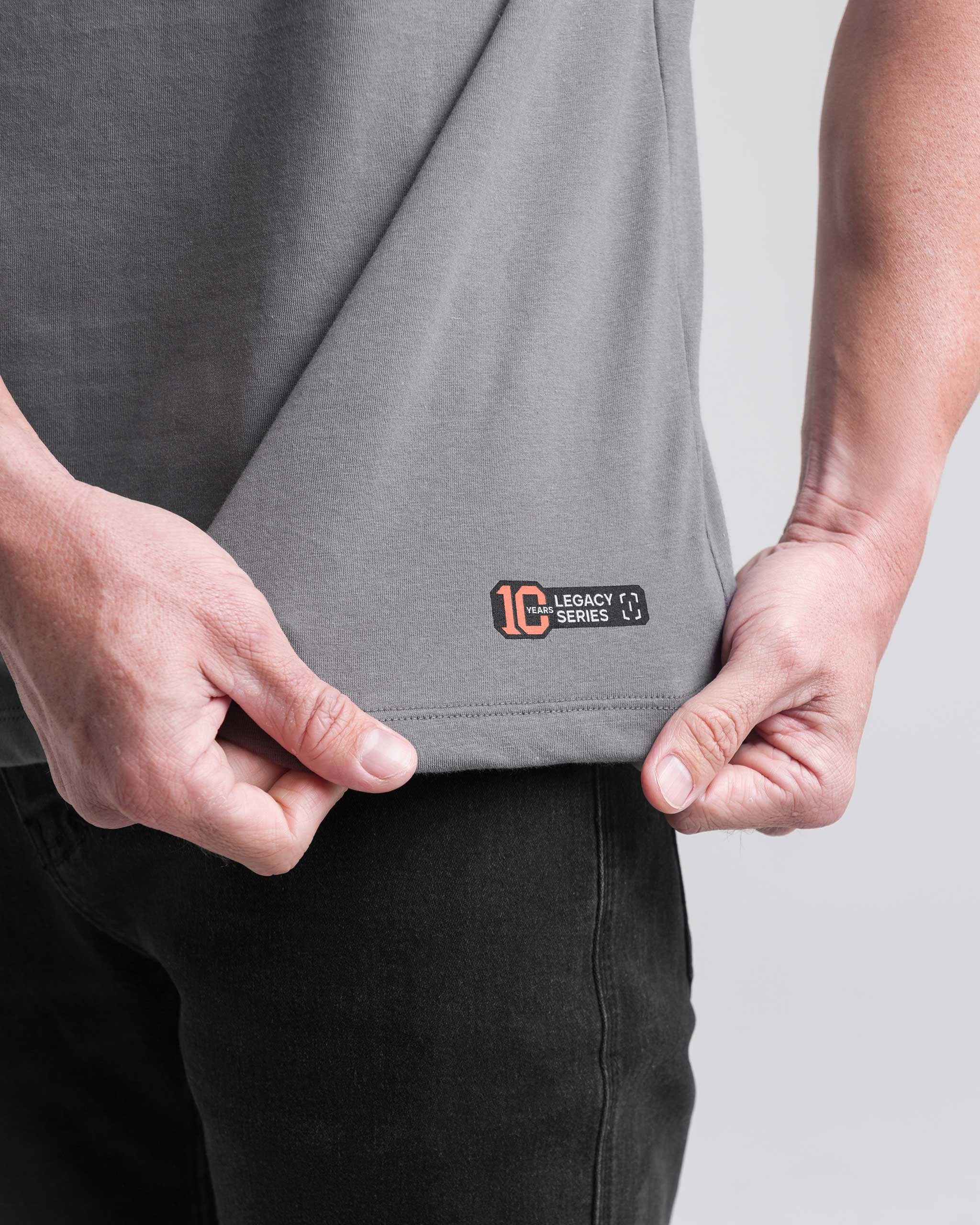 Camiseta Concept Brotherhood 10 Anos - Chumbo
