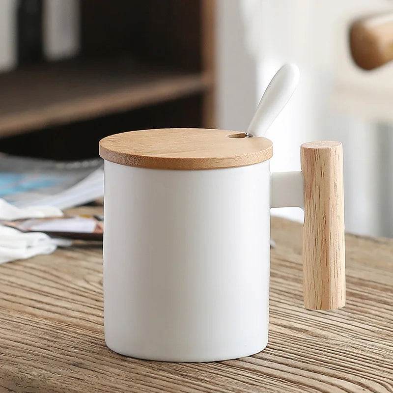 Caneca de Cerâmica 310ml com Alça de Madeira, Tampa e Colher, Presente Perfeito para Casais e Decoração de Escritório - Haustter