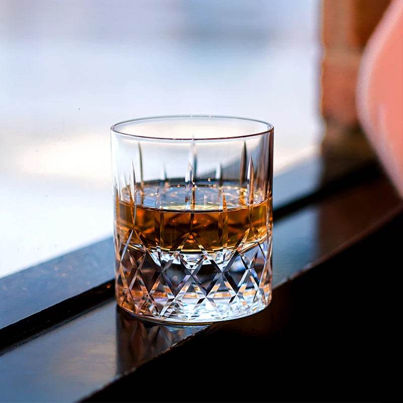 Copo de Whiskey com Entalhe Artesanal de Alto Brilho e Fundo Espesso - Haustter