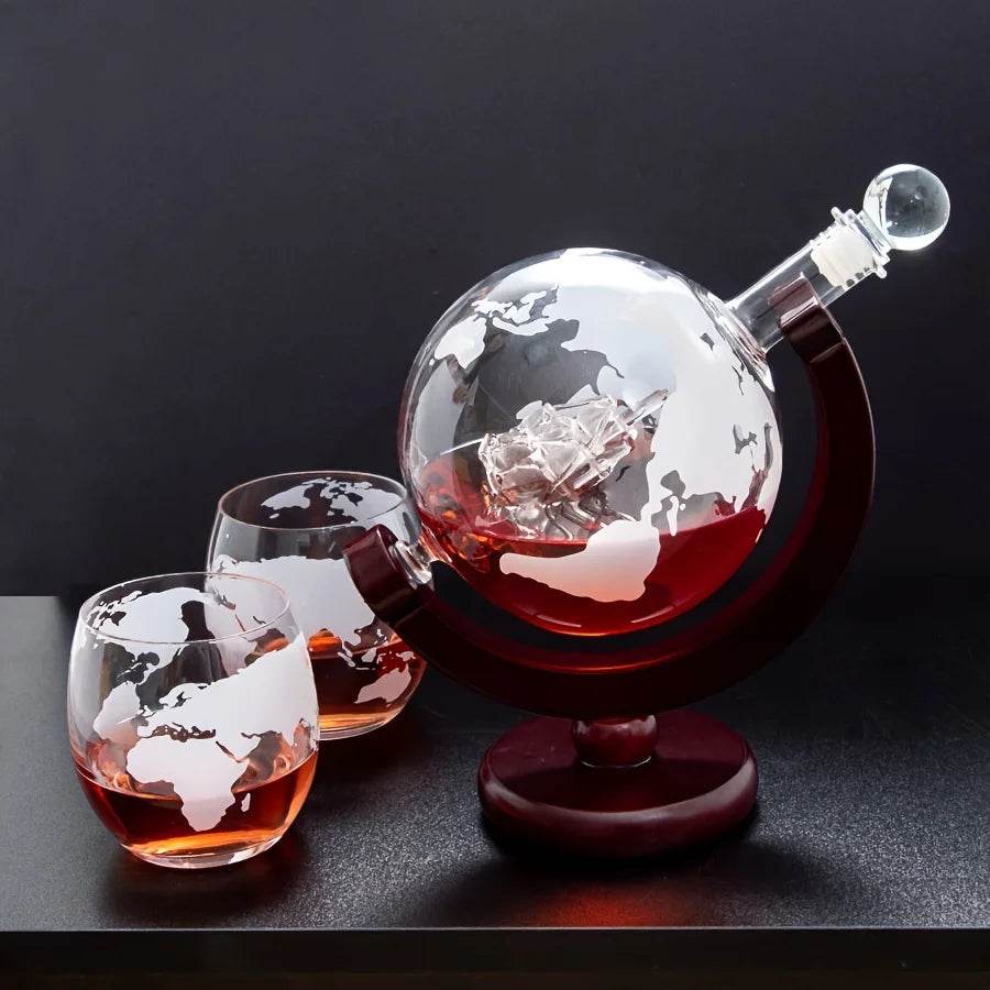 Decantador Globo Caravela com 2 Copos e Suporte de Madeira, Carafe - Haustter