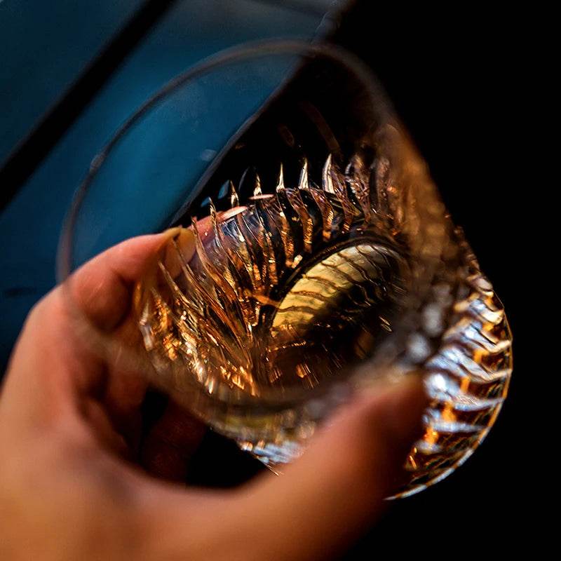 Copo de Whiskey com Entalhe Artesanal de Alto Brilho e Fundo Espesso - Haustter