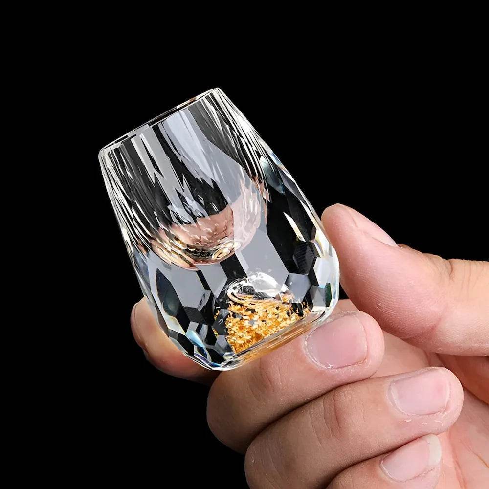 Copo Diamante Luxo com Fundo Duplo e Lascas Douradas para Baijiu, Licor, Cachaça, Tequila e Shots | Haustter