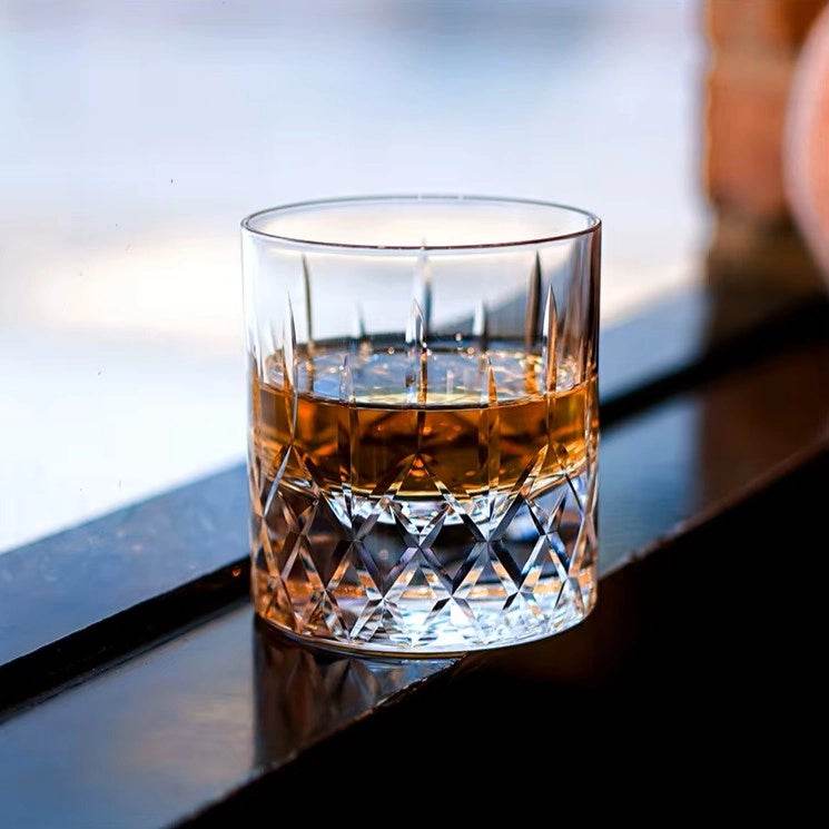 Copo de Whiskey com Entalhe Artesanal de Alto Brilho e Fundo Espesso - Haustter